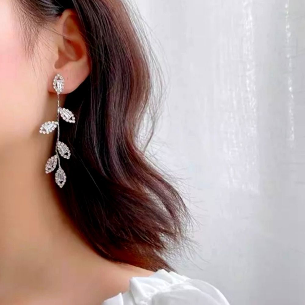 Silver Rhinestone Leaf Earrings Dangle Glamour Luxury Crystal Sparkle Formal